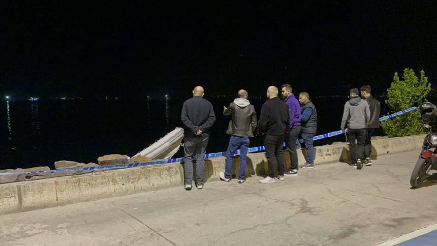 İstanbul’da iki kişi bottan düştü: Biri kurtarıldı, diğeri kayıp