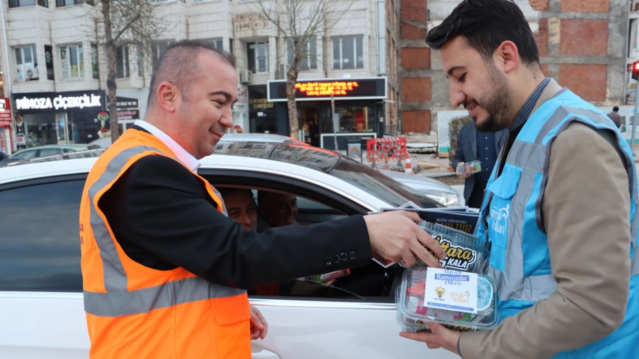 AK Parti Afyonkarahisar Gençlik Kolları'ndan vatandaşa sürpriz!
