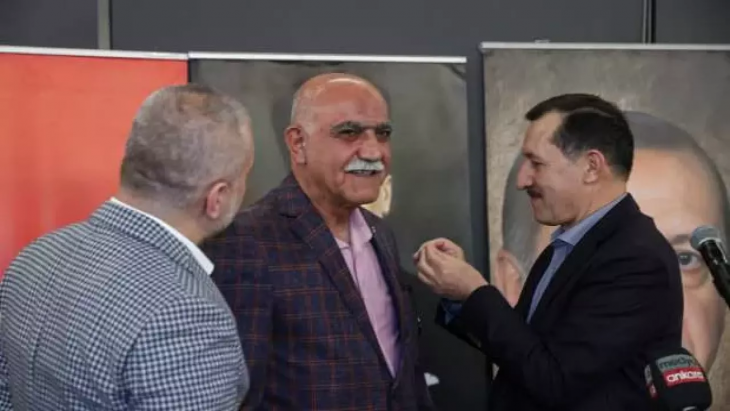 İYİ Parti'den istifa edip AKP'ye geçti!