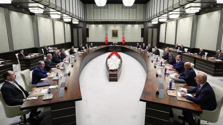 Bakanlar istifa edecek mi? Ak Parti'den açıklama!
