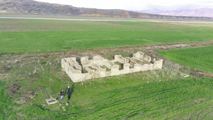 Elazığ’da sular çekildi, 83 yıllık tren istasyonu gün yüzüne çıktı
