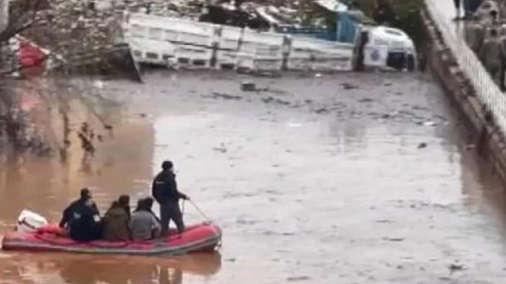 Şanlıurfa'da eğitime sağanak yağış engeli: Okullar 1 gün tatil edildi