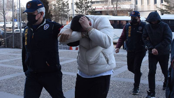 Depremzedeleri dolandıran 21 kişi gözaltına alındı