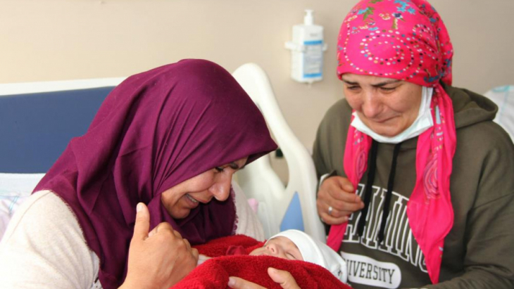 Anne kendisi gibi depremzede bebeğine 20 gün sonra kavuştu