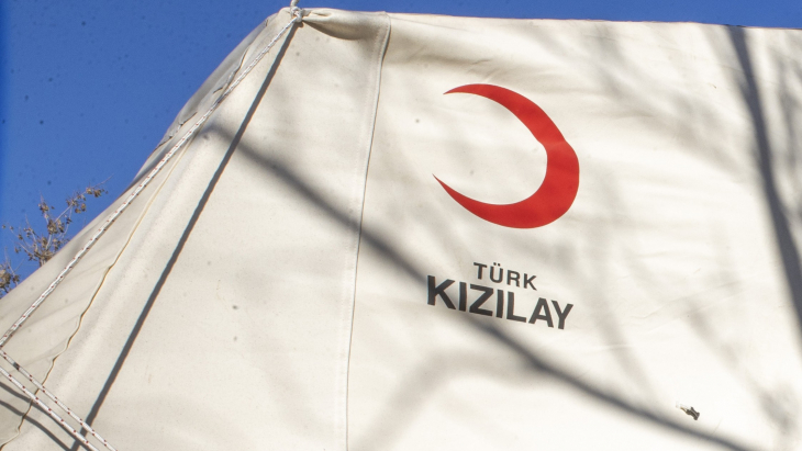 AHBAP'a çadır satışı mahkemelik oldu! Kızılay Derneği Başkanı ve yöneticileri için suç duyurusu