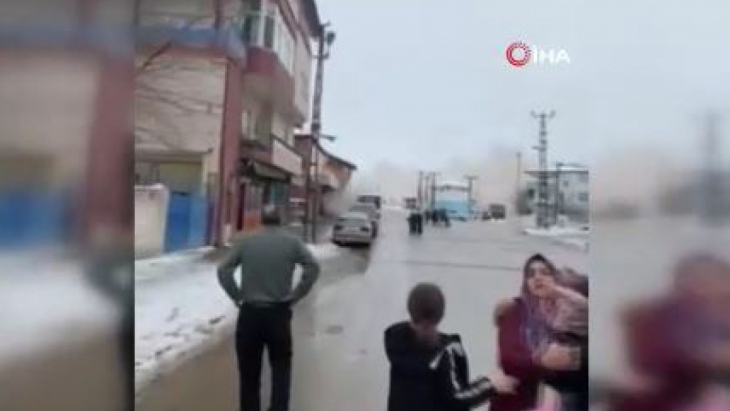 Depremin yeni görüntüleri ortaya çıktı! Binaların çatlaması çökmesi kamerada