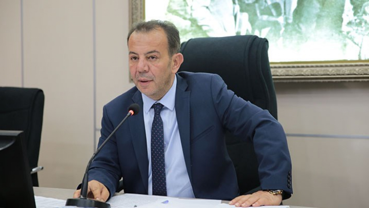 AKP'li Hacer Çınar Bolu Belediye Başkanı'na su şişesi fırlattı!
