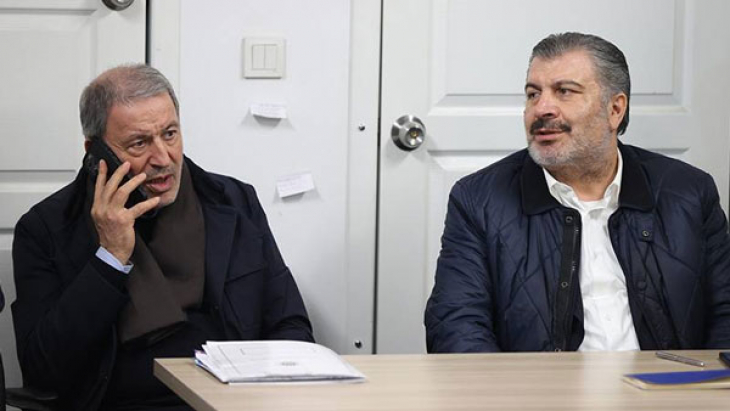 Hulusi Akar ve Fahrettin Koca, Hatay'daki depreme toplantıda yakalandı