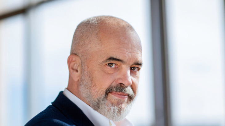Arnavutluk Başbakanı Edi Rama'dan Tek Yürek Türkiye bağışı
