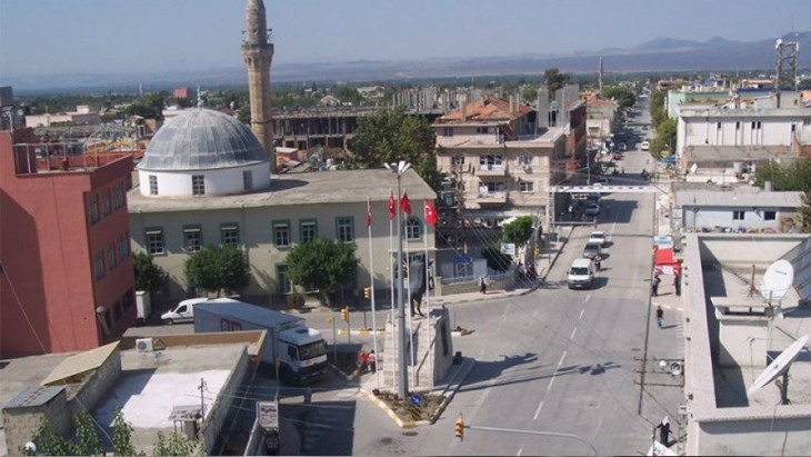 Hatay'ın Erzin ilçesinde tek bir bina dahi yıkılmadı! Belediye Başkanı kaçak yapıya…