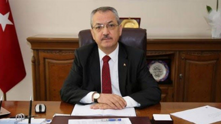 Hatay müftüsü enkaz altında hayatını…