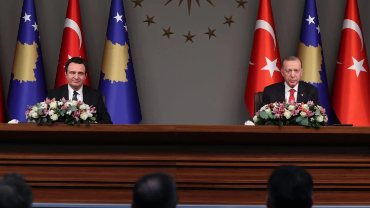 Kosova Başbakanı Kurti ile görüşen Erdoğan: Sevgili dostumdan çok daha farklı bir gayret istedim