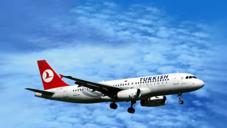 THY uçağında dehşet! Yolcu kabin memuruna saldırdı uçak acil iniş yaptı