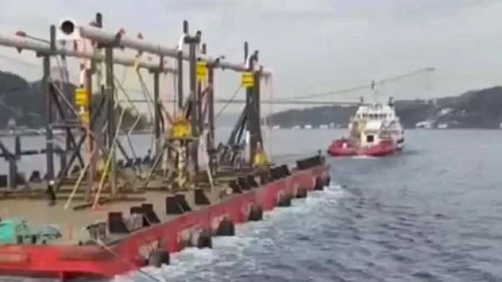 İstanbul Boğazı'nda arıza yapan 59 metrelik Vos Apollo gemisi kurtarıldı