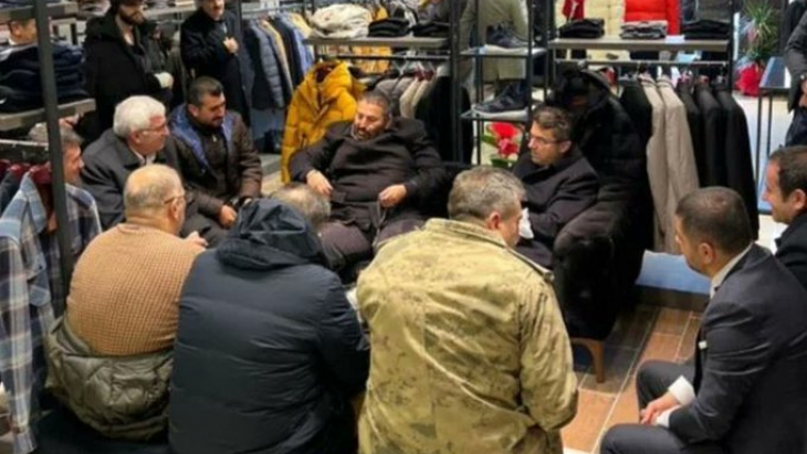 Binali Yıldırım'ın oğlu Erkam Yıldırım'ın vali ve jandarma komutanıyla çekilen fotoğrafı tartışılıyor!