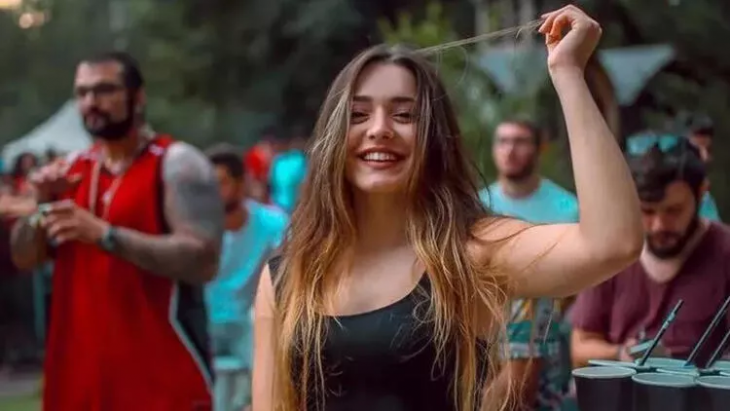 Survivor Elanur'un makyajsız hali herkesi şaşırtı!