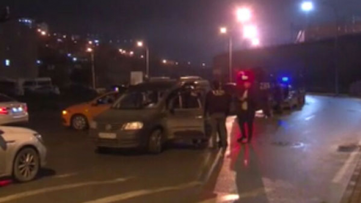 Başakşehir'de polis ekiplerine silahlı saldırı: 1 polis yaralı