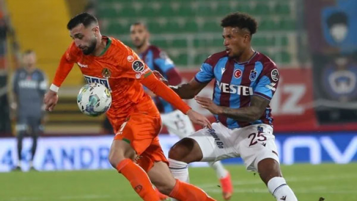 Alanyaspor Trabzonspor'u bozguna uğrattı
