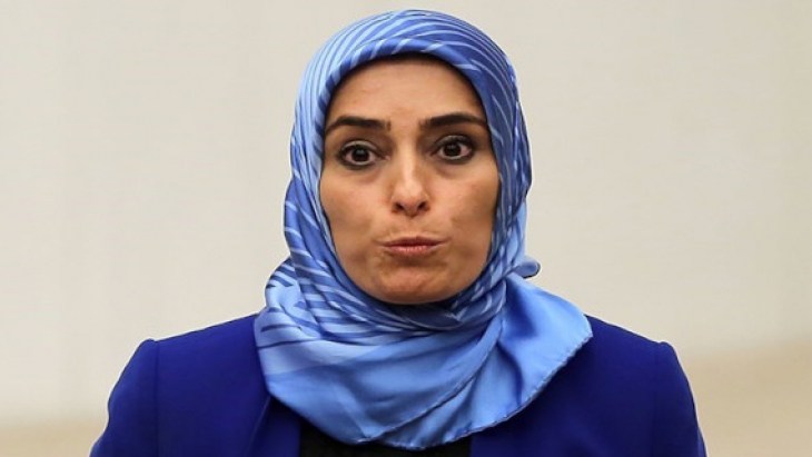 Zehra Taşkesenlioğlu yat açıklaması: Başörtüsü mahremiyeti için…