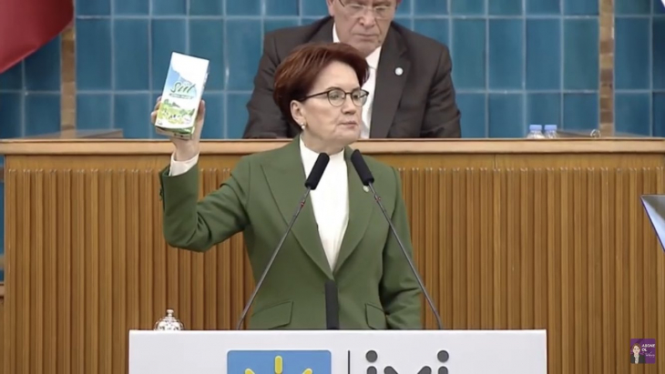 Meral Akşener kürsüde elma, peynir, yumurta gösterip tek tek fiyat artışlarını anlattı!