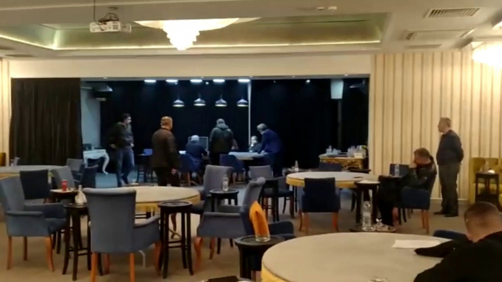 Kurtlar Vadisi Çakır'ın kumarhanesine baskın! Senaryo gerçek oldu…