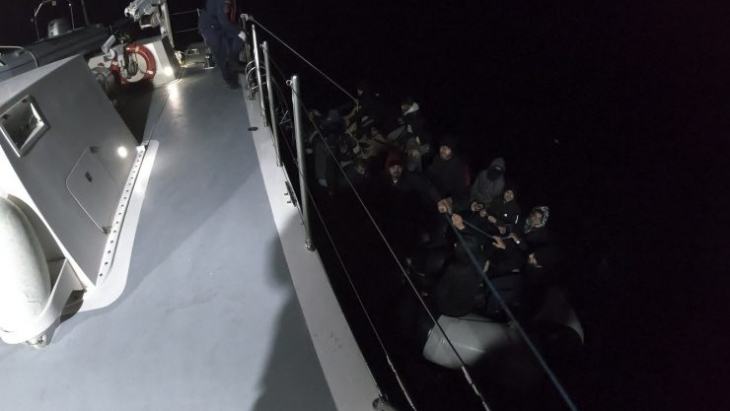İzmir’de 39 göçmen kurtarıldı