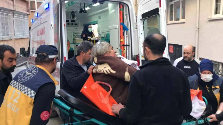 Evinin bodrumunda kendini ateşe verdi