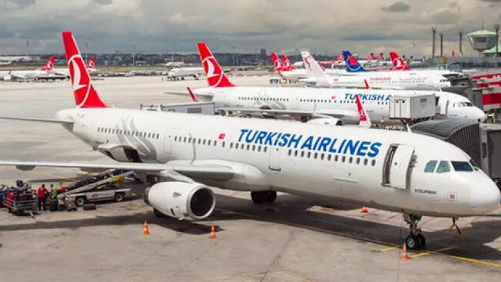 İstanbul-Hatay seferini yapan THY uçağının iniş sırasında lastiği patladı