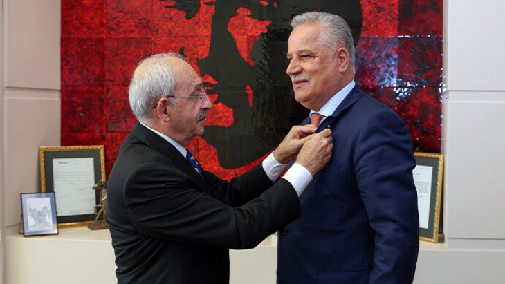 AKP’nin kurucu üyesi eski vekil Fehmi Öztunç CHP’ye katıldı