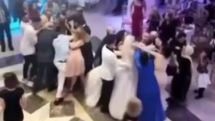 Düğünde erkek ve gelin tarafı birbirine girdi! Mutlu gün karakolda bitti