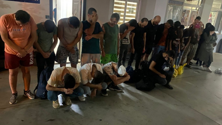 Muğla'da Avrupa'ya geldiklerini sanan kaçak göçmenler polise yakalandı