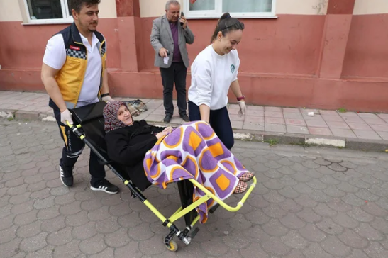 Seçimden çok ilginç manzaralar! Oy vermek isteyen