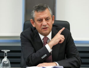 Özgür Özel’den kayyum tepkisi: Tüm belediye başkanlarını toplantıya çağırdı