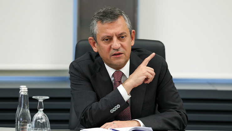 Özgür Özel’den kayyum tepkisi: Tüm belediye başkanlarını toplantıya çağırdı