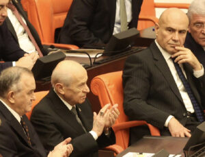 Meclis’te tarihî anlar: Devlet Bahçeli, DEM Parti liderini alkışladı