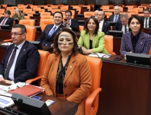 CHP’li Milletvekili yüzüne kömür karası sürdü