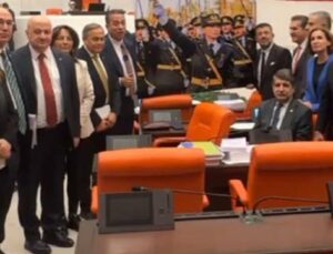 CHP’li vekillerden teğmen protestosu! Mustafa Kemal Atatürk’ün askerleri için çözüm istiyoruz