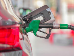 Araç sahiplerini üzen haber: Benzine dev zam geldi!