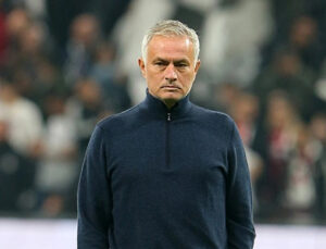 Jose Mourinho, Lyon maçı sonrası konuştu: “Maçta iki tane hatalı kırmızı kart var”