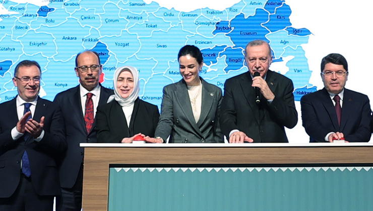 Tartışma yaratan olay: Özlem Zengin, yeğenini hâkim ve savcı kura çekiminde Cumhurbaşkanı Erdoğan’a tanıttı!