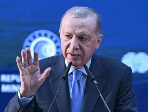 Cumhurbaşkanı Erdoğan’dan Özgür Özel’e sert çıkış: Başkomutan olarak sesleniyorum sana, ayağını denk al!