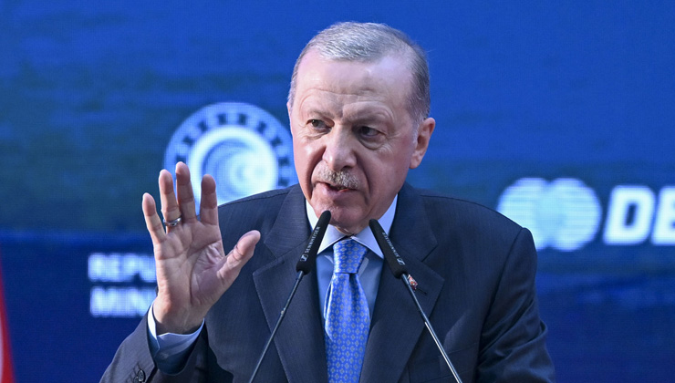 Cumhurbaşkanı Erdoğan’dan Özgür Özel’e sert çıkış: Başkomutan olarak sesleniyorum sana, ayağını denk al!