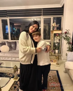 0x0 tugce tayfur dogum gununu esi ve cocuklariyla kutladi babasi ferdi tayfuru unutmadi bu yil bir kanadim daha gi 1742369749906
