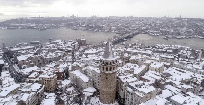 İstanbul’da hava şaşırtıyor: Rekor sıcaklıkların ardından kış geri mi dönüyor?