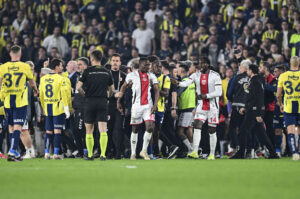 Fenerbahçe, Samsunspor'a diş geçiremedi: Maç sonu ortalık karıştı! 3 3774300 b65465a40b530c9299b22ffb29629074