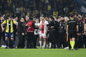 Fenerbahçe, Samsunspor'a diş geçiremedi: Maç sonu ortalık karıştı! 2 3774300 cd21e3940b6cf12c918933bc7160ea14