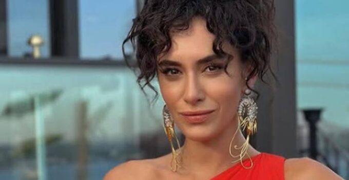 ‘Date’im var’ paylaşımı yapmıştı! Hande Doğandemir Uzak Şehir’in yıldızıyla buluştu