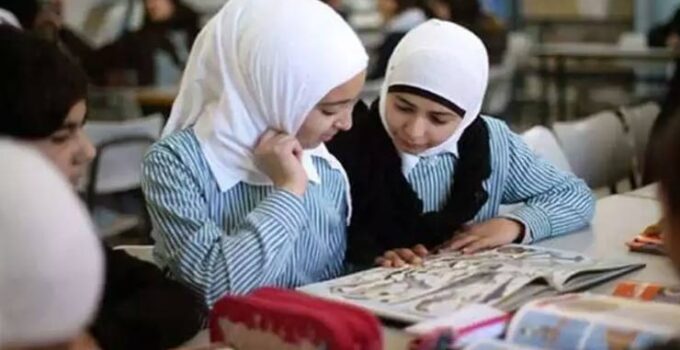 KKTC’den tarihi başörtüsü hamlesi! Kılık kıyafet yönetmeliği değişiyor