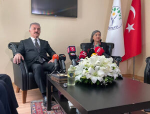DEM Parti, MHP ile bayramlaştı: Bugün bayram, kardeşliğin hâkim olduğu bir gün