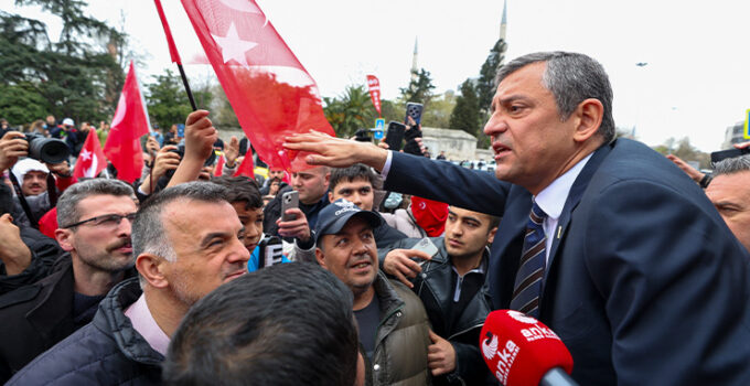 Özgür Özel, Saraçhane çağrısını bugün de yineledi: Günü gelince hep beraber Taksim’e gideceğiz